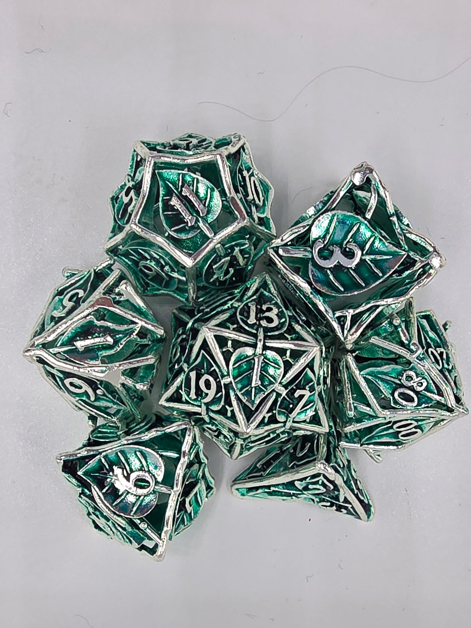 Hollow green leaf dice set
