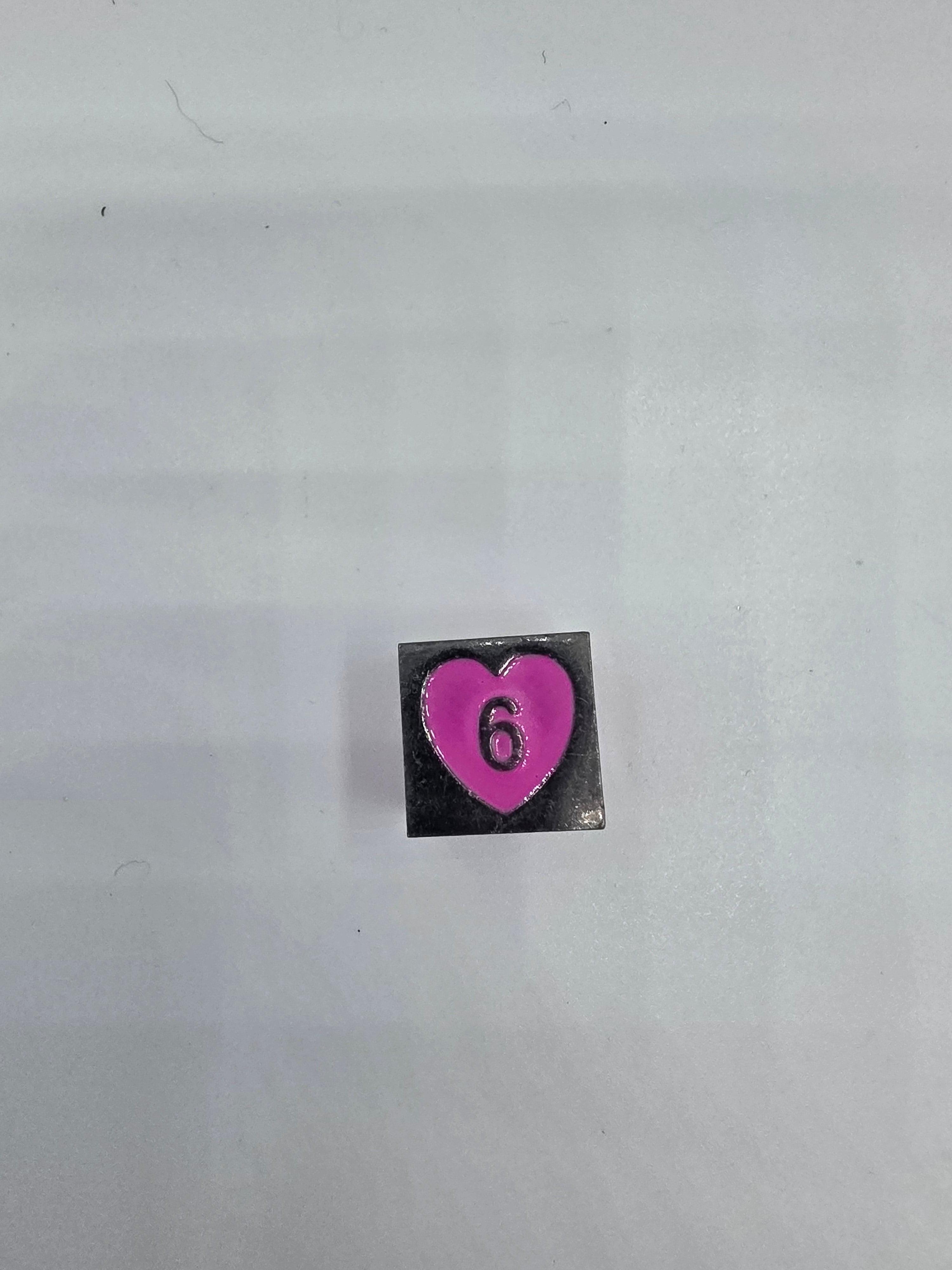 Heart-shaped die set