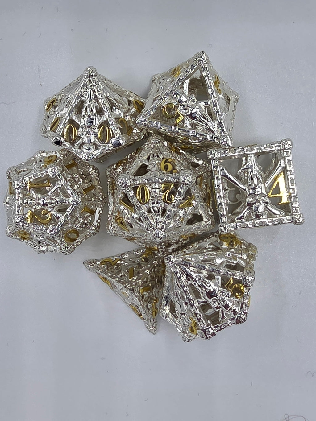Hollow skull dice set