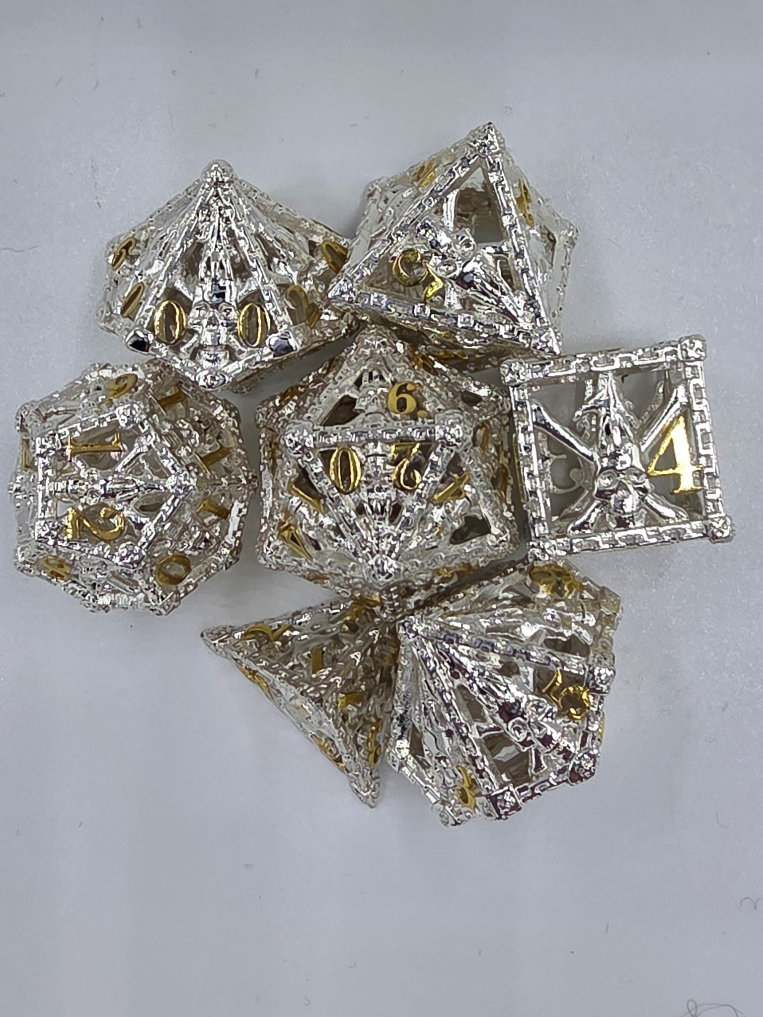 Hollow skull dice set