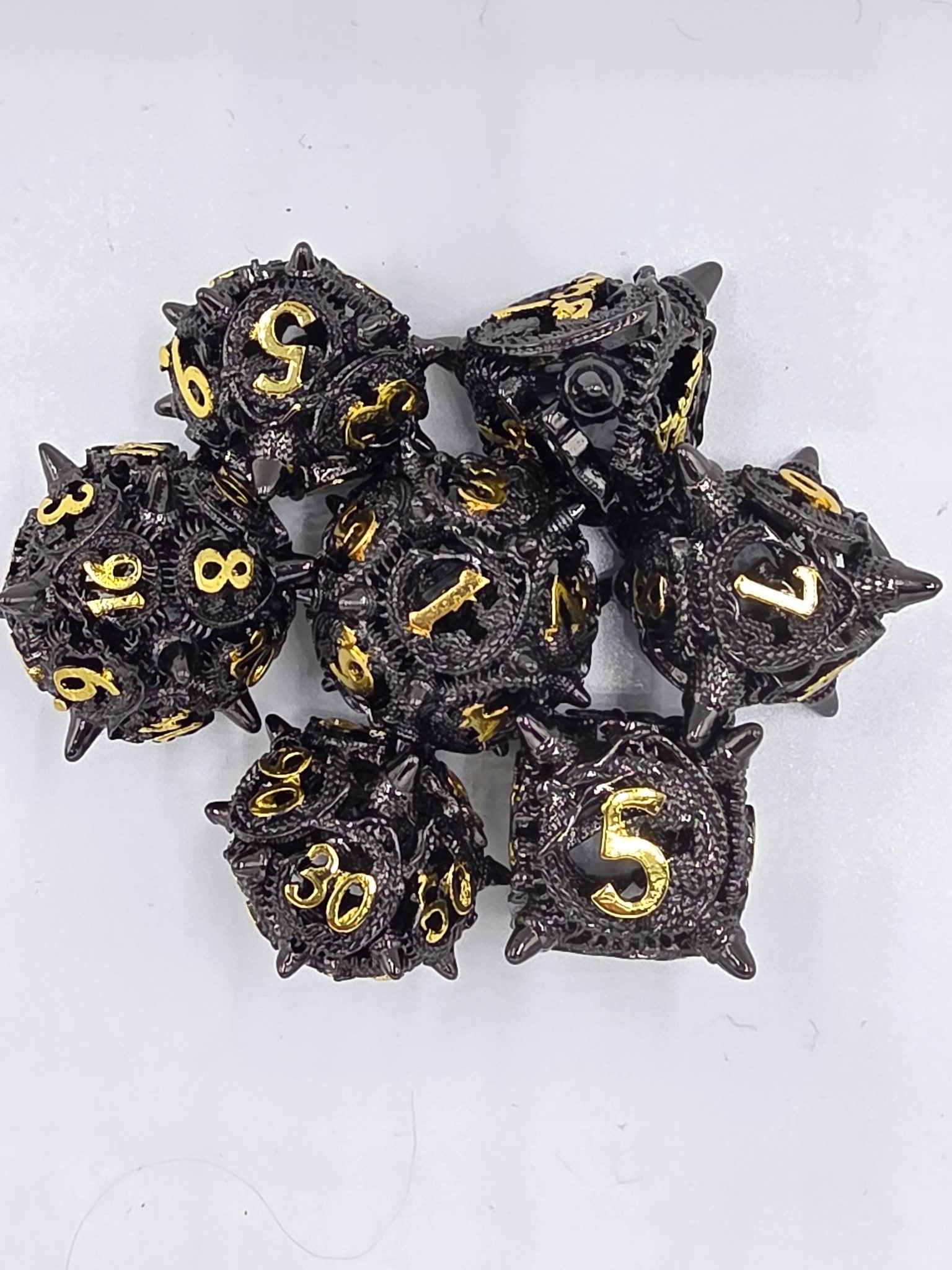 Black and gold dragon hollow dice set